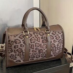 Elegant Brown Leopard Print Travel Bag